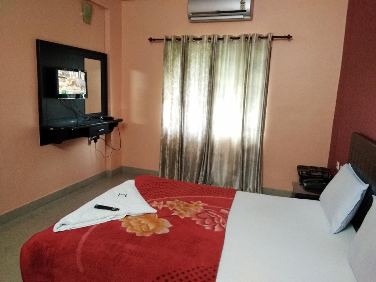 A.R.Residency Hotel Kunnamangalam Exterior photo