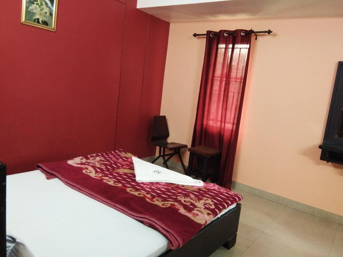 A.R.Residency Hotel Kunnamangalam Exterior photo