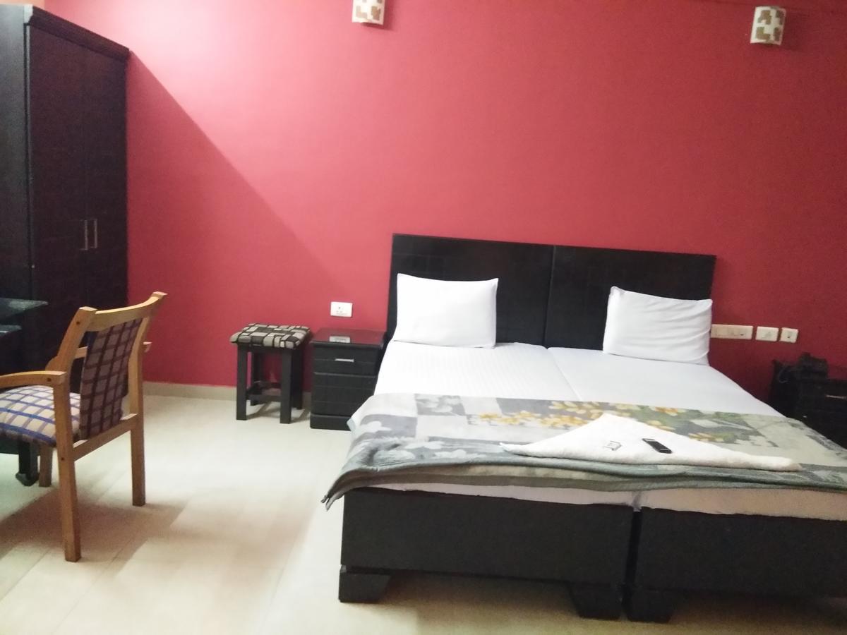 A.R.Residency Hotel Kunnamangalam Exterior photo