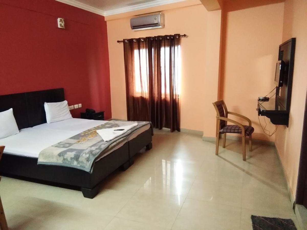 A.R.Residency Hotel Kunnamangalam Exterior photo