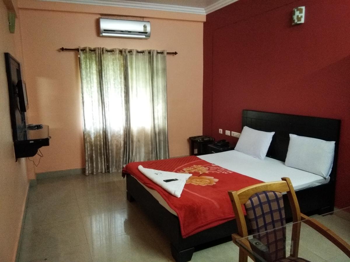 A.R.Residency Hotel Kunnamangalam Exterior photo